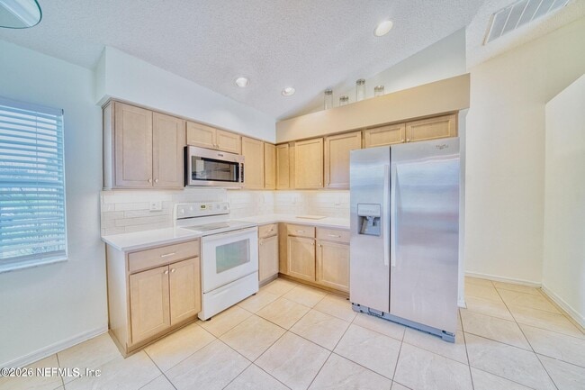 Building Photo - 5628 Loma Vista Dr W