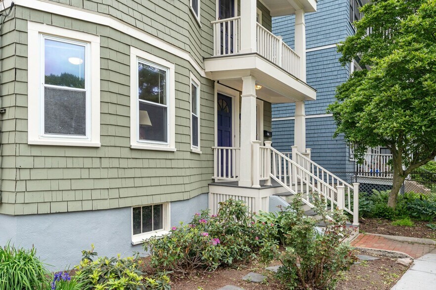 Building Photo - 111 Williams St