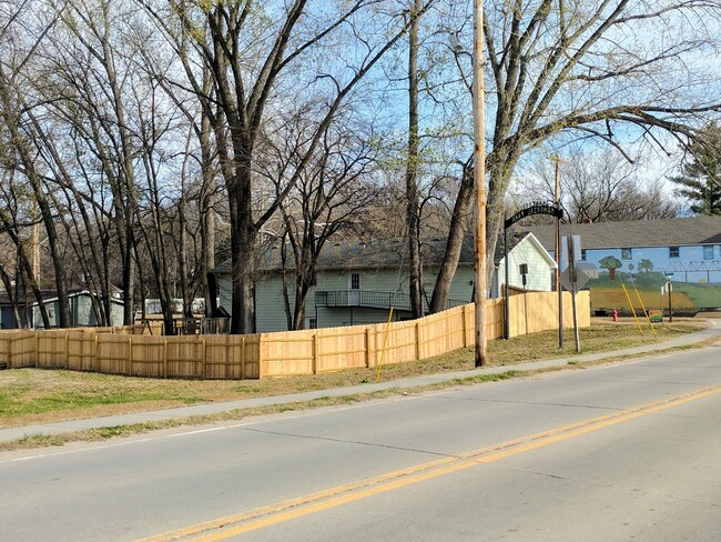 Building Photo - In St. George with large fenced in backyard!