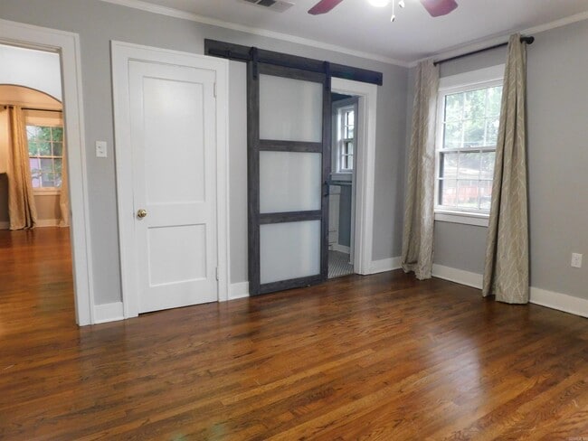 Building Photo - 412 W 19th St