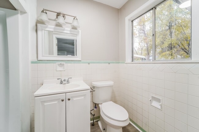 Building Photo - 1047 Garden Park Dr