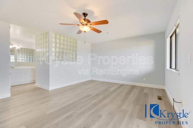 Building Photo - 20 Knoll Dr