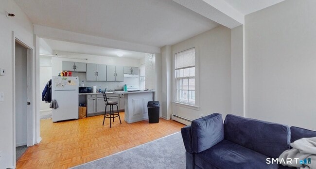 Building Photo - 666 Main St