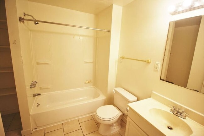 Building Photo - 225 W 29th St