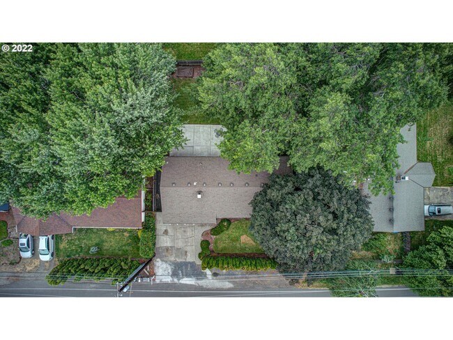 Building Photo - Lovely Ranch style home with park like rear fenced yard, Commonwealth lake Park just around the c...