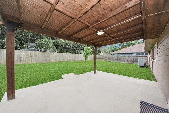 Building Photo - 15739 Oak Mountain Dr