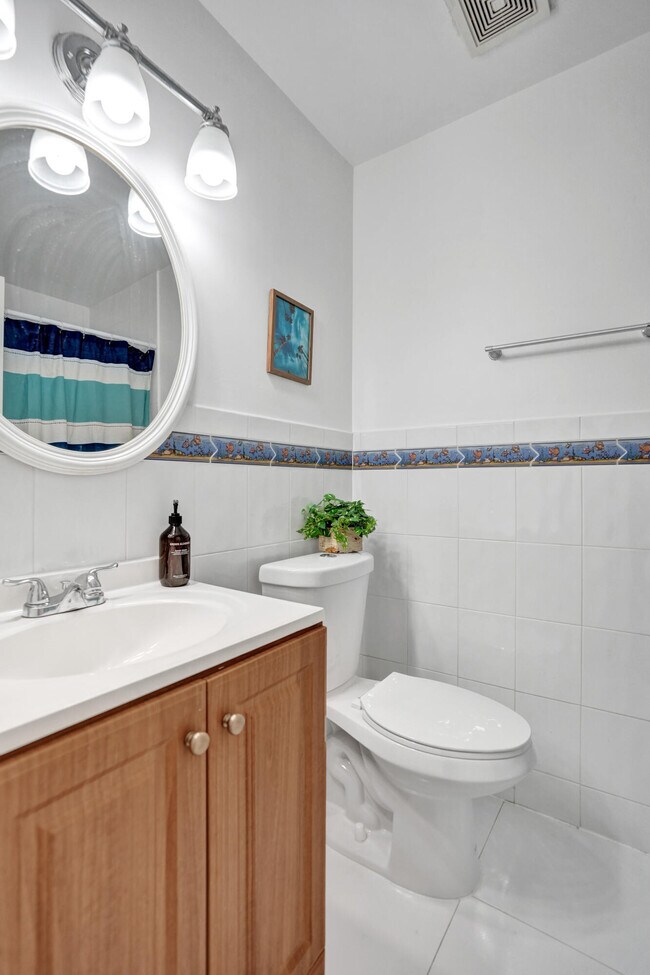 Building Photo - 9841 NW 9th Ct