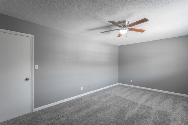 Building Photo - 510 Ely Rd