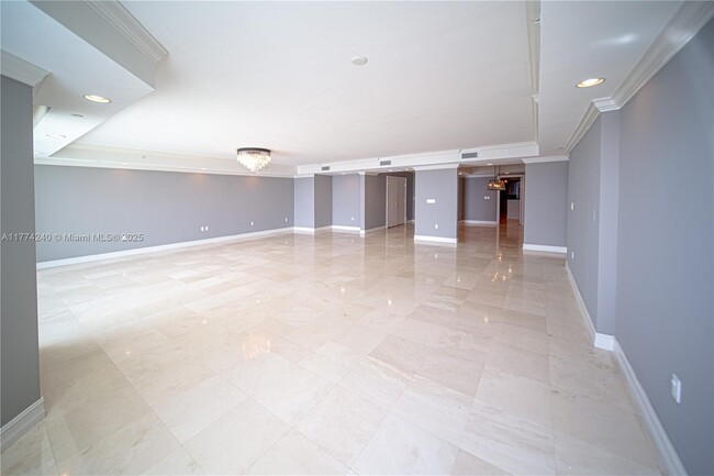 Building Photo - 20201 E Country Club Dr
