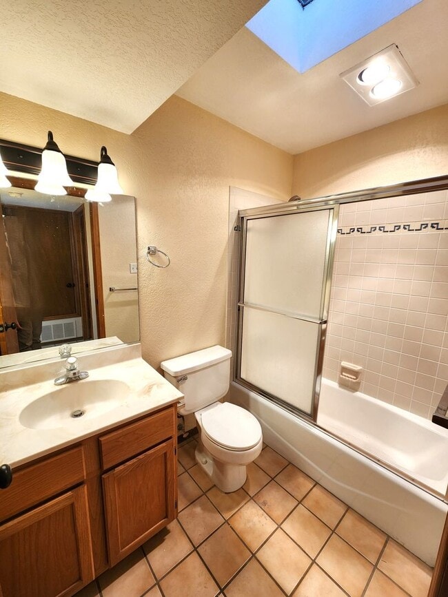 Building Photo - 2050 Pinecone Way