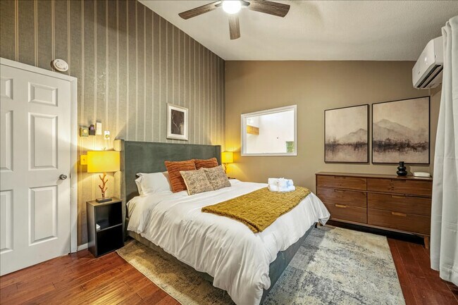 Building Photo - 1825 Jennifer Dr