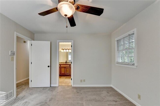 Building Photo - 478 Dorsey Cir SW