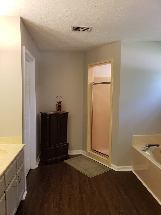 Building Photo - 4127 Meadow Field Ln