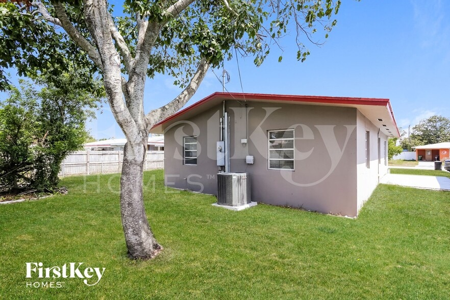 Building Photo - 4521 NW 12th Ave