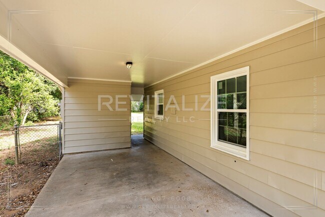 Building Photo - Cozy, Updated 3-Bedroom Home with a Shady Yard!