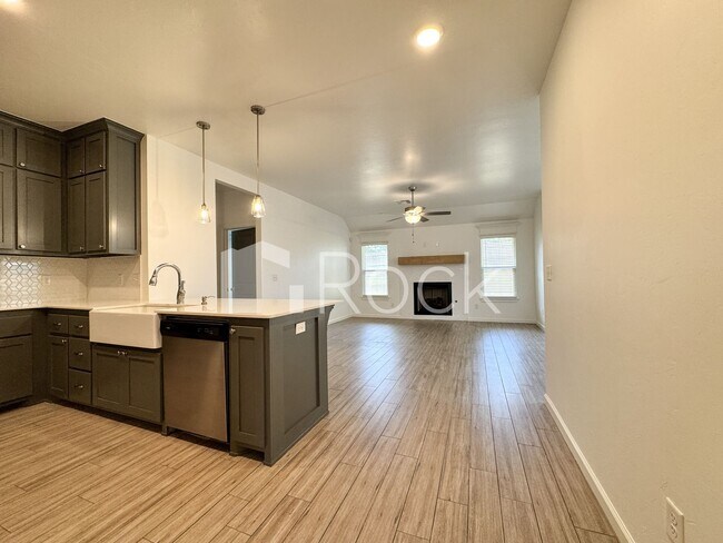 Building Photo - 1113 Magnolia Dr