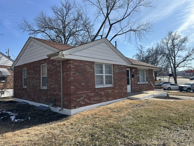 Building Photo - 9300 Ardmore Dr