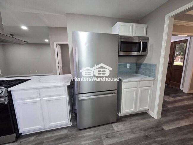 Building Photo - FOR RENT - MOVE IN READY - 3BED 2.5BATH - ...