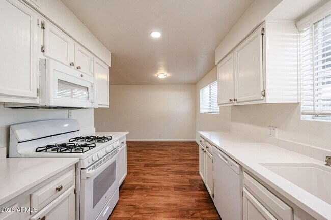 Building Photo - 1111 E Turney Ave