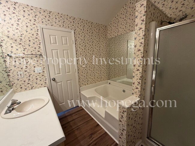 Building Photo - 172 St James Pl