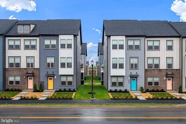 Building Photo - 250 Monroe Ave