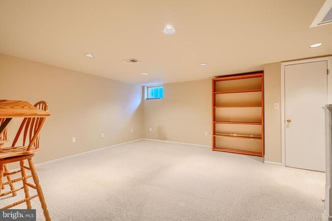 Building Photo - 372 Old Trail