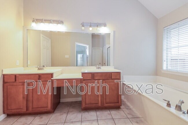 Building Photo - 2677 Pine Trail Dr