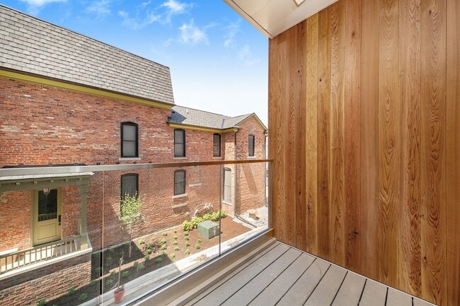 Building Photo - 2805 Brush St