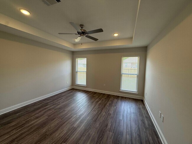 Building Photo - 132 Madisonville Dr