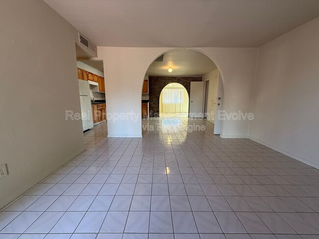 Building Photo - 4717 N 82nd Ave