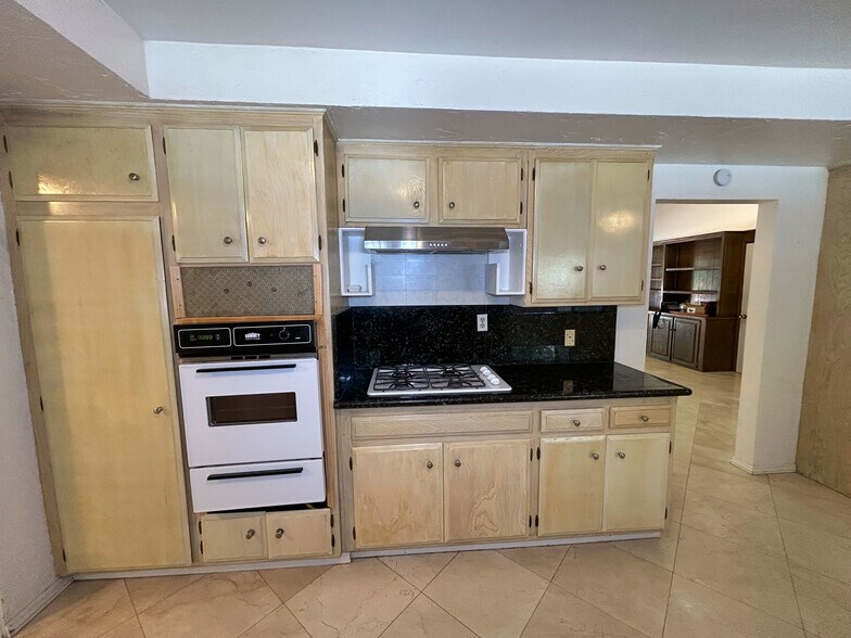 Kitchen 1 - 24507 Hatteras St