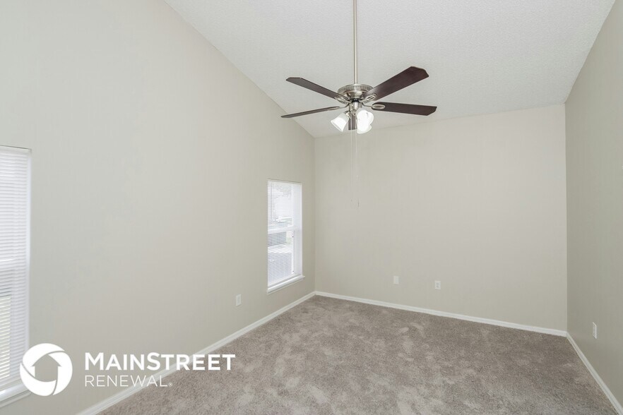 Building Photo - 2111 Buescher Hill St