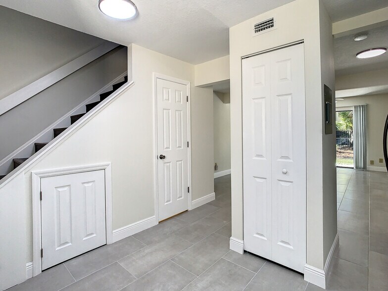 Building Photo - 9027 Pebble Creek Dr