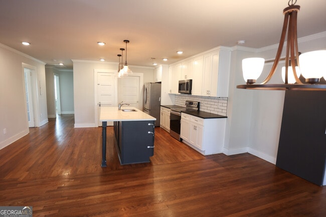 Building Photo - 68 Hayes St