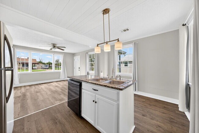 Building Photo - 1114 McKenzie Ave