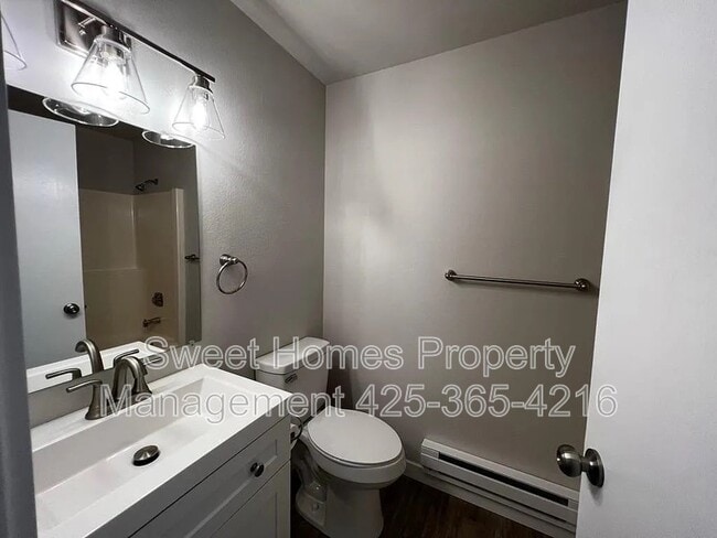 Building Photo - 9212 Lawndale Ave SW