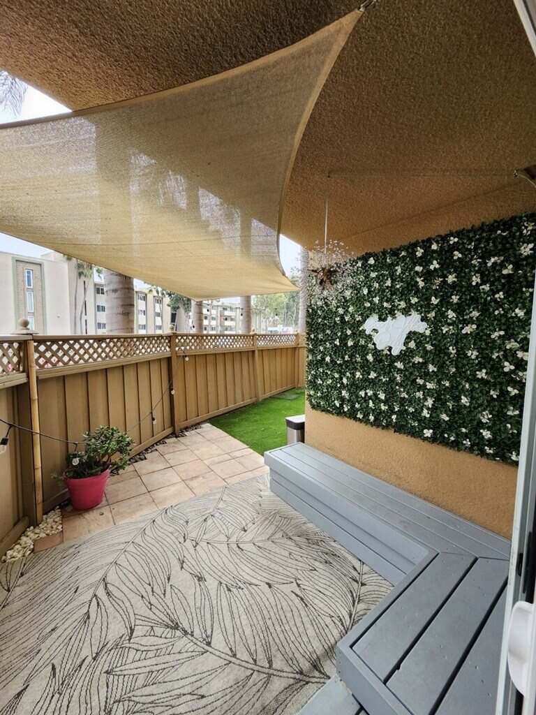 outside patio - 5051 La Jolla Blvd