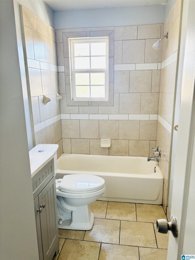 Building Photo - 732 AVENUE F F Ave