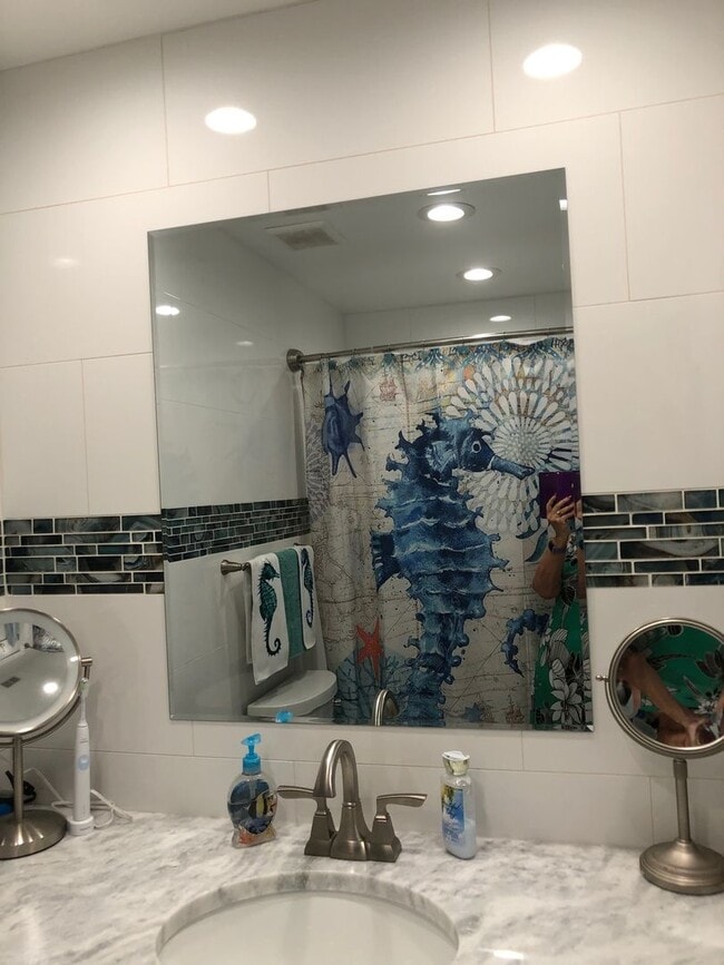 Building Photo - EASTWOOD SHORES TOWNHOUSE