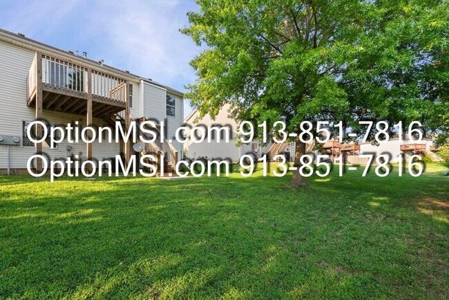 Building Photo - Well Maintained Half Duplex