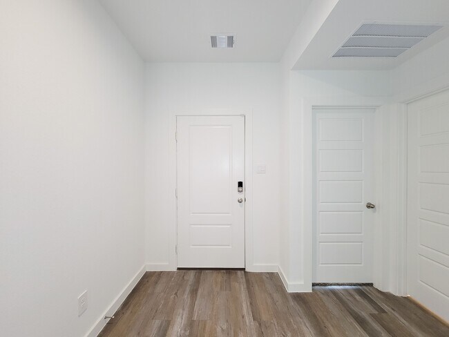 Building Photo - 1014 Star Grass Ln