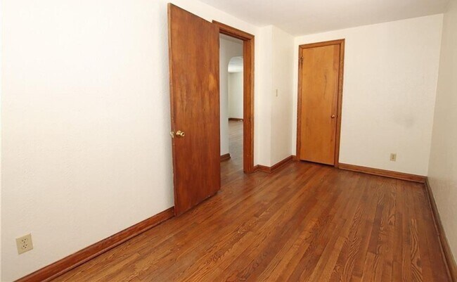 Building Photo - Charming 2 Bedroom Home in South Charlesto...