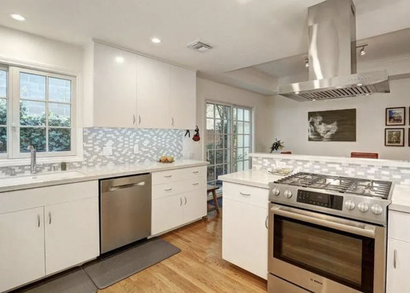 Kitchen - 1144 Yale St