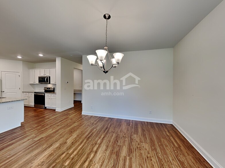 Building Photo - 7077 Creeksong Dr