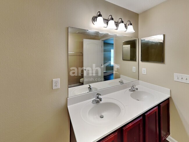 Building Photo - 6381 Louis Clark Ct