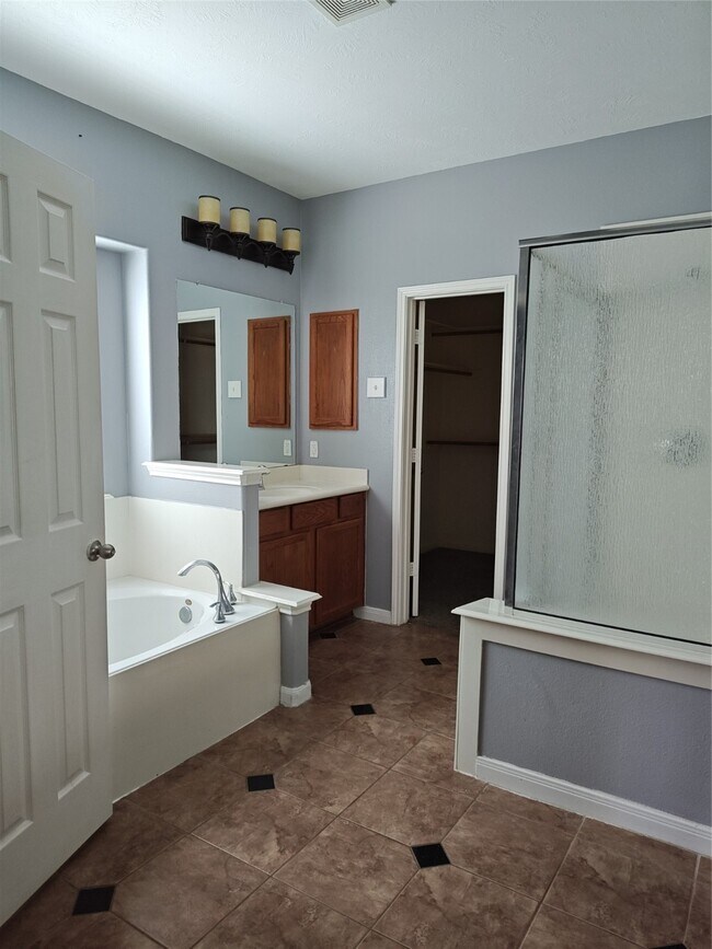 Building Photo - 16919 Creek Mountain Dr
