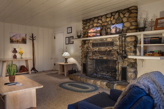 Building Photo - 8040 Sugarpine Pl