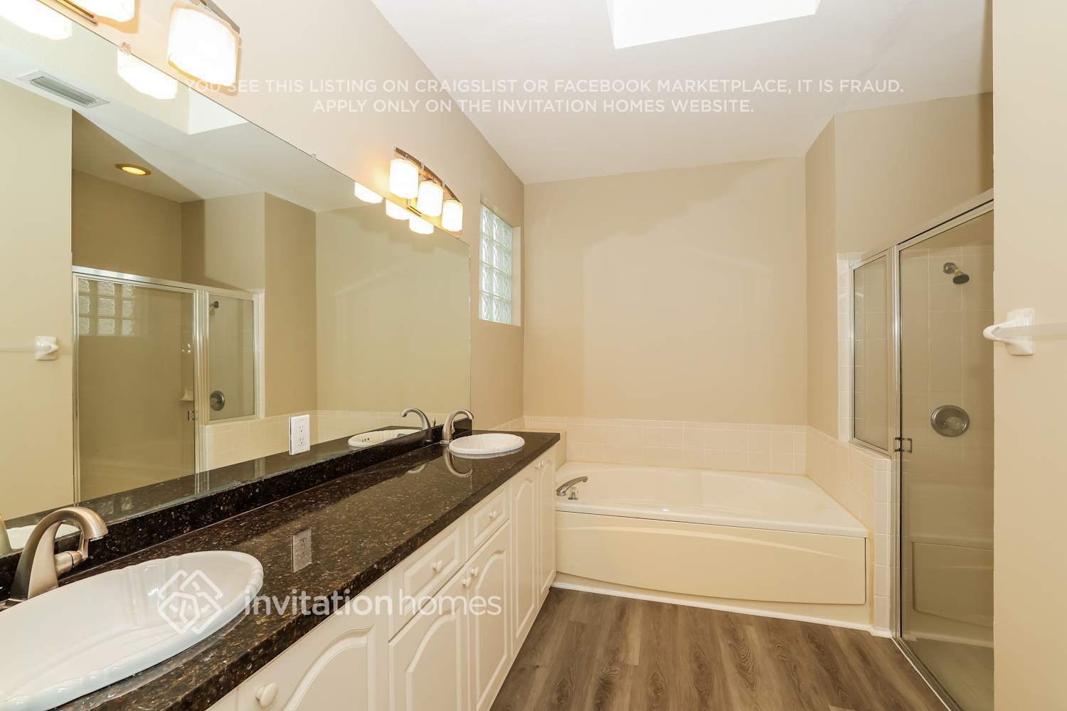 Building Photo - 10674 Old Hammock Wy