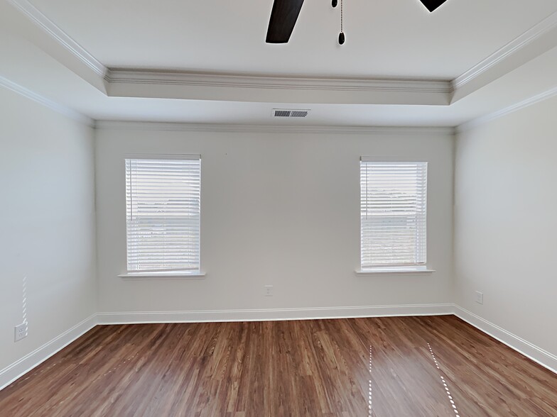 Building Photo - 550 Slew Dr