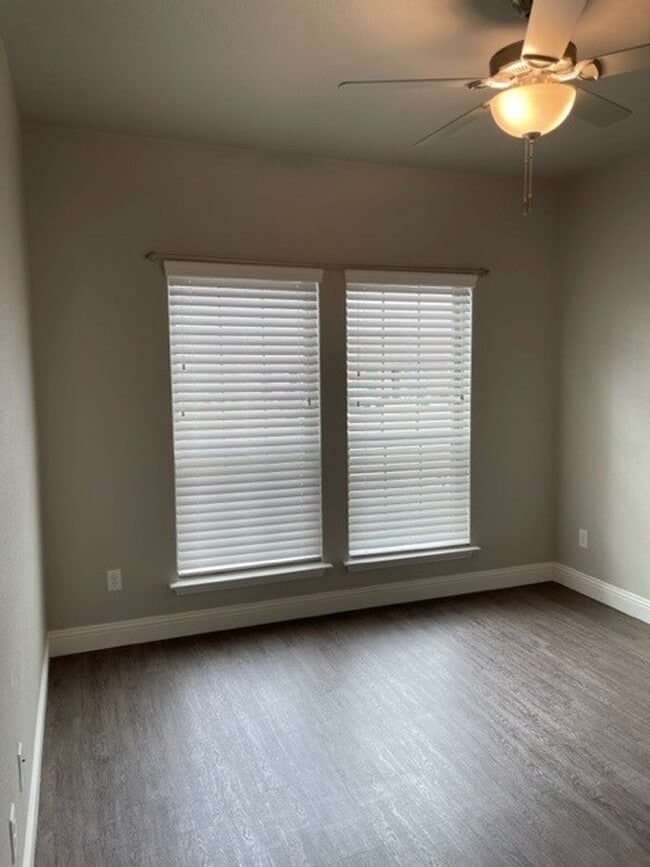 Building Photo - 4/2 - PETS WELCOME - WATER and LAWN includ...